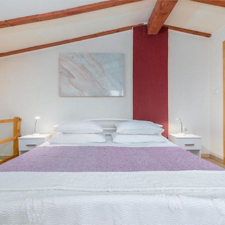 Holiday Home Nadia Пула Екстер'єр фото