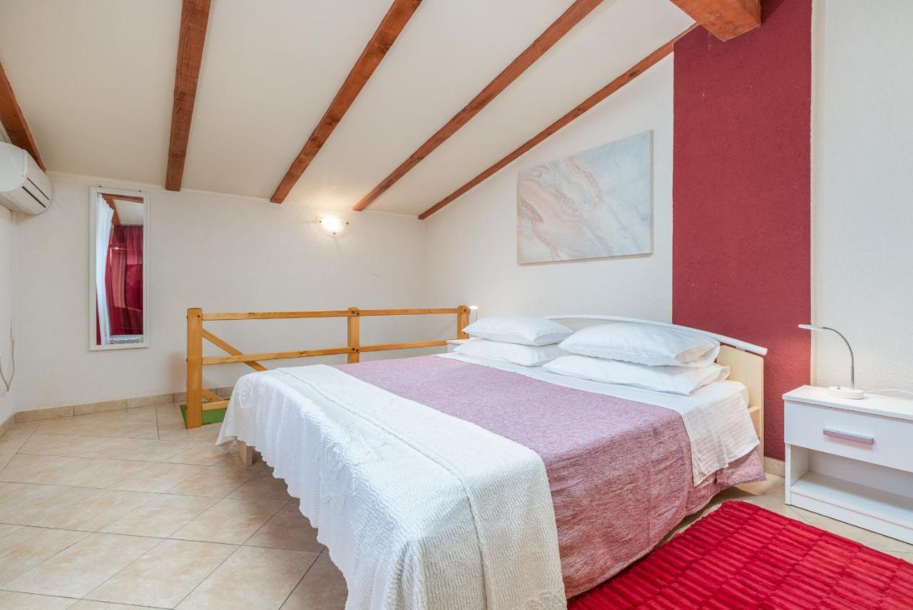 Holiday Home Nadia Пула Екстер'єр фото
